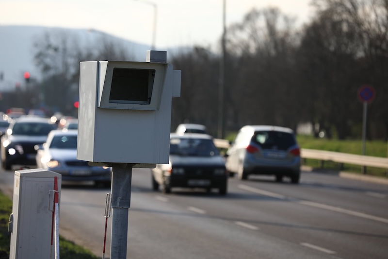 Traffibox: röpködnek a büntetések a miskolci Kiss Ernő utcán