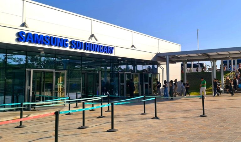 A kormány százmilliárdokat öntött az akkugyárakra tavaly, a gödi Samsung-üzem is kapott belőle