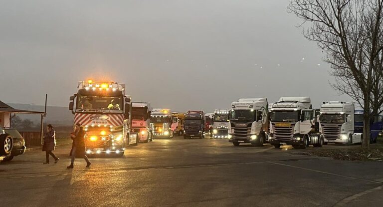 Lázár a fuvarozóknak: „kétség ne legyen, hogy tőletek is be fogunk szedni egy kis pénzt”