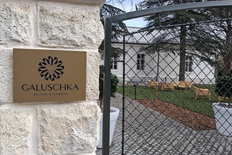 Fekete helikopter, prémium étterem, parázs sajtótájékoztató, „láthatatlan” polgármester, vita nélküli vitaest