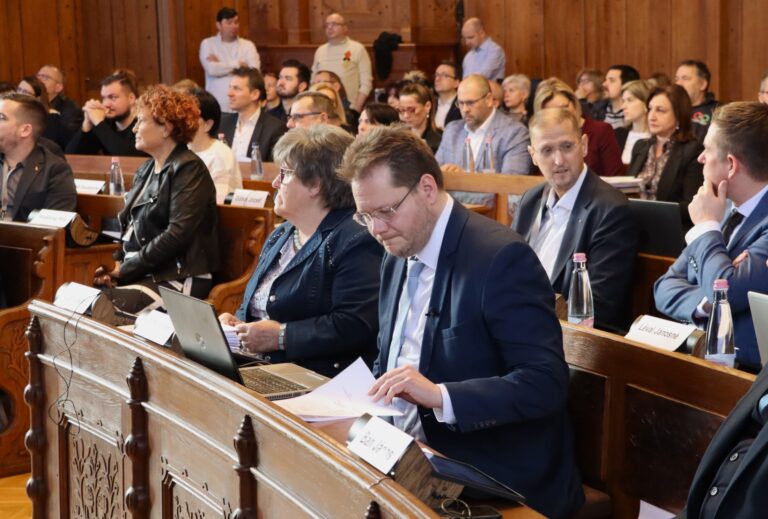 Pálinkafőző vagy közösségi tér? A közgyűlés rábólintott a matkói sportpálya melletti terület átminősítésére 