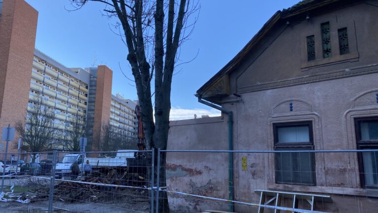 Elfogadta a közgyűlés, ez lehet a Nyíl utcába tervezett lakópark okozta parkolási gondok ellenszere