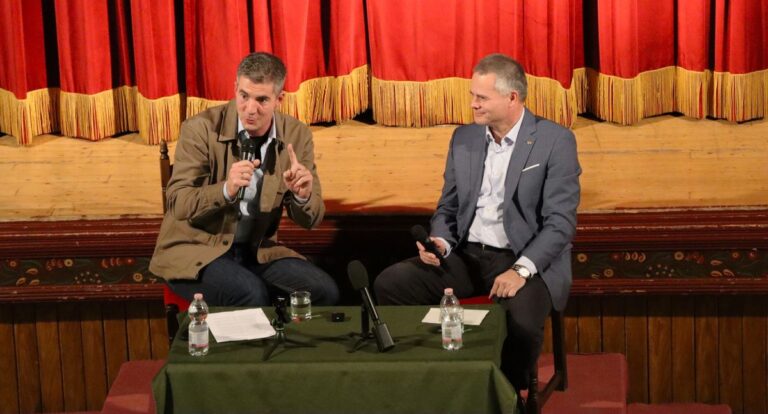 Olyan adatokra hivatkozva hirdetett elsöprő győzelmet a Fidesz, amelyek nem is léteznek