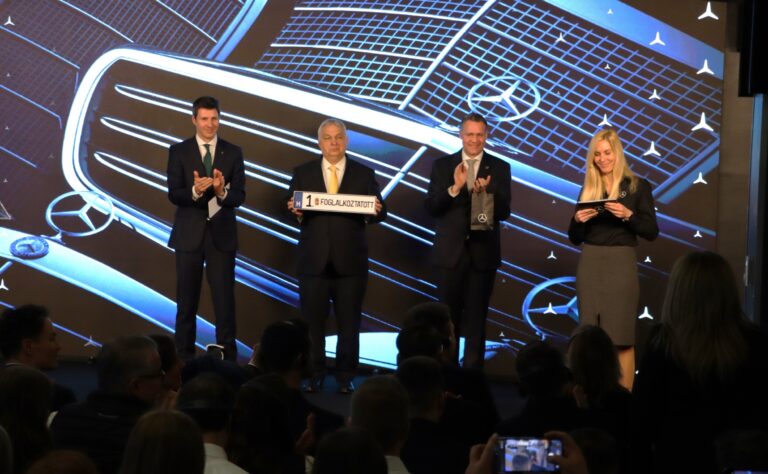 Orbán Viktor ukrán olajblokádról beszélt a Mercedes-gyárban és azt ígérte, megvédik a dolgozók munkahelyét – videóval, galériával