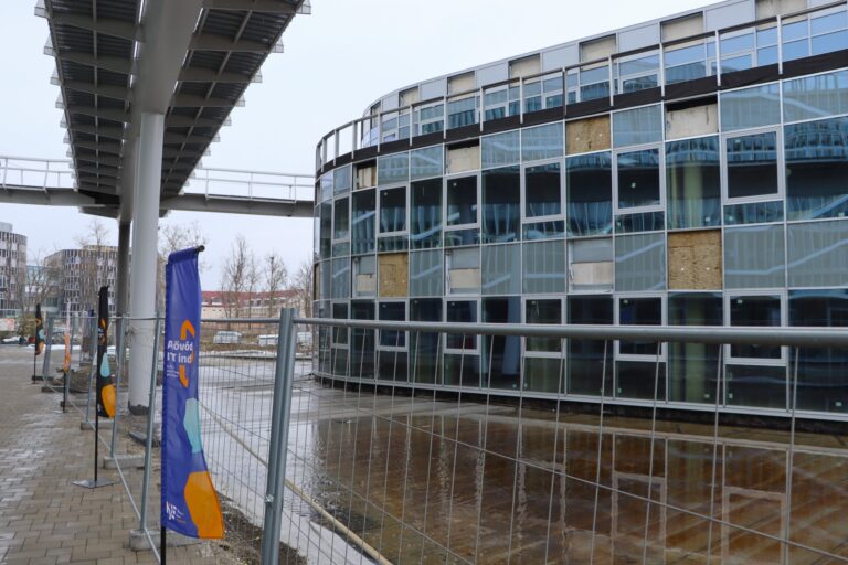 Az egyetemi alapítvány annyi támogatást kap még az államtól, amennyit a közbeszerzés nyertese kér az épületek befejezéséért