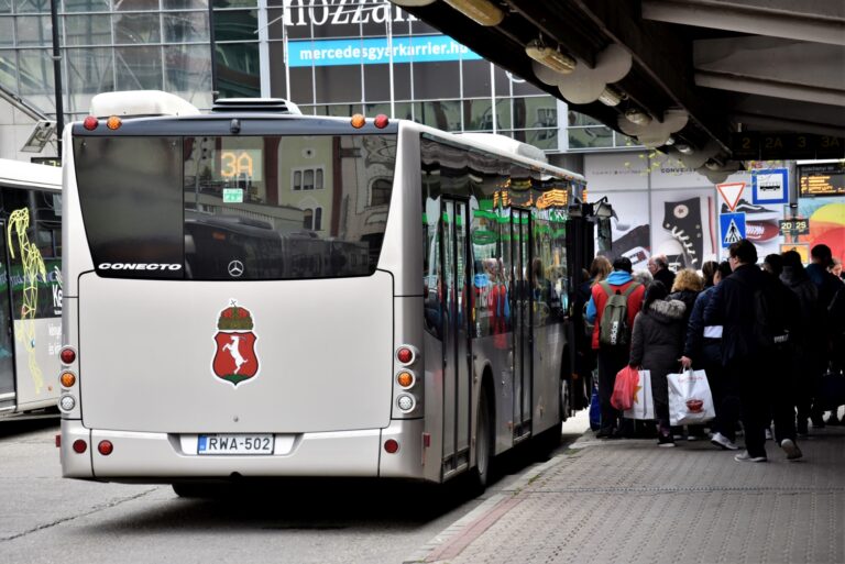Szigorú kézipoggyász szabályok érvényesek a kecskeméti buszokon – kevesen tudnak róla