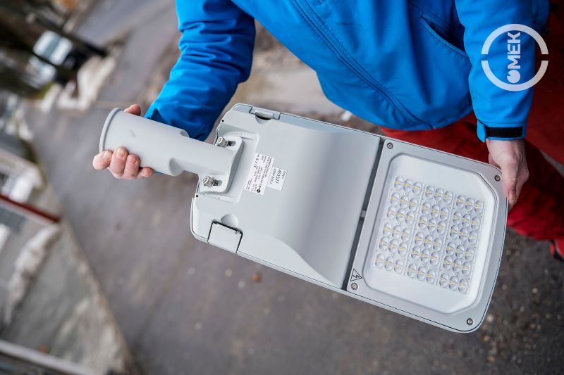 Tesztidőszak kezdődik Ózdon – a város több pontján új, magyar fejlesztésű LED közvilágítási lámpákat szerelnek fel