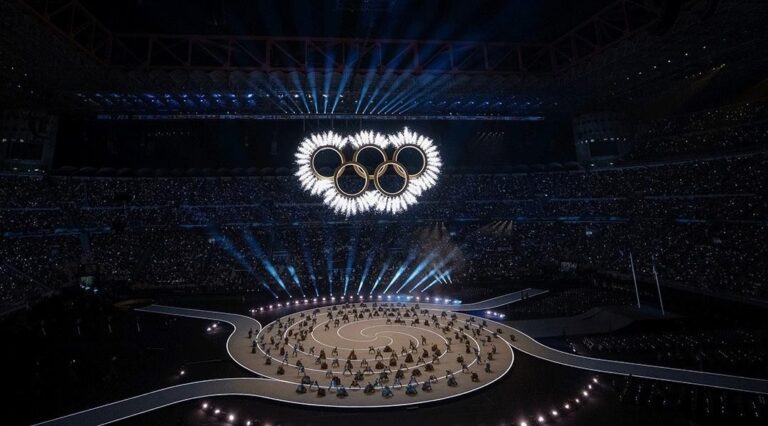 Oroszok vitték volna a magyar zászlót a téli olimpia záróünnepségén, végül lecserélték őket