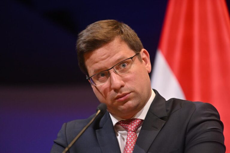 Gulyás szerint a szolidaritási adóval kapcsolatban csak Karácsony „sipítozik”