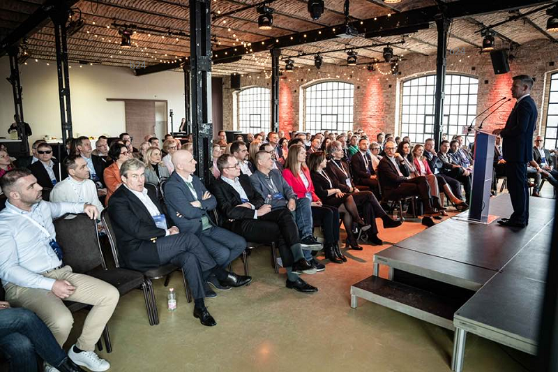 Hivatalos: Magyar Péter a Tisza Párt miniszterelnök-jelöltje