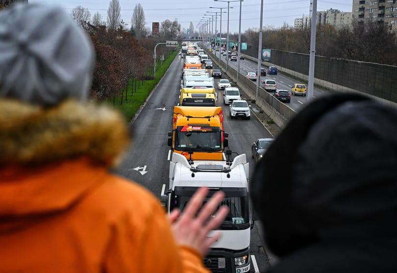 Győztek a kamionosok, Lázár most már meghátrált