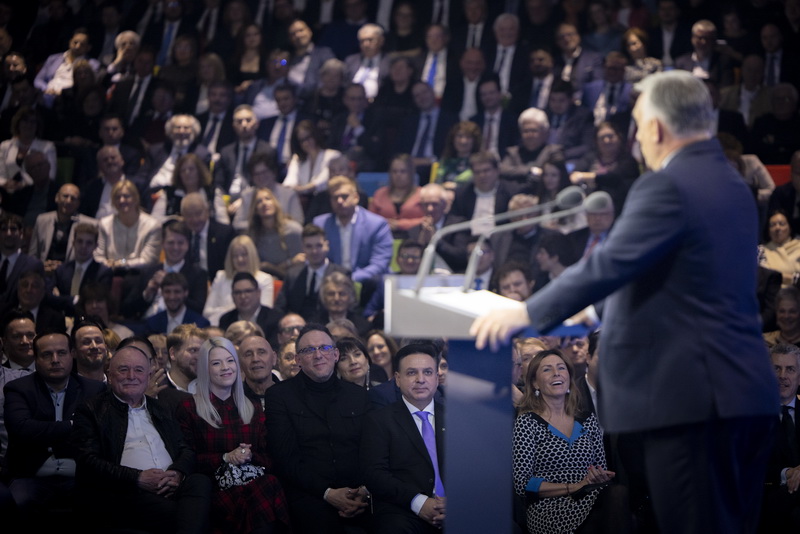 Orbán és Magyar is évet értékelt a hétvégén, a Tisza elnöke ma Mezőkövesden és Miskolcon folytatja