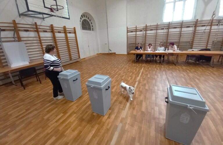 Valóban rejtőzködnek a Fidesz szavazói? – Lázár János szerint igen, az elemző szerint 16 év után aligha