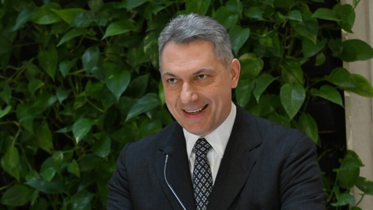 A magyarok 55 százaléka szerint le kellene mondania Lázár Jánosnak