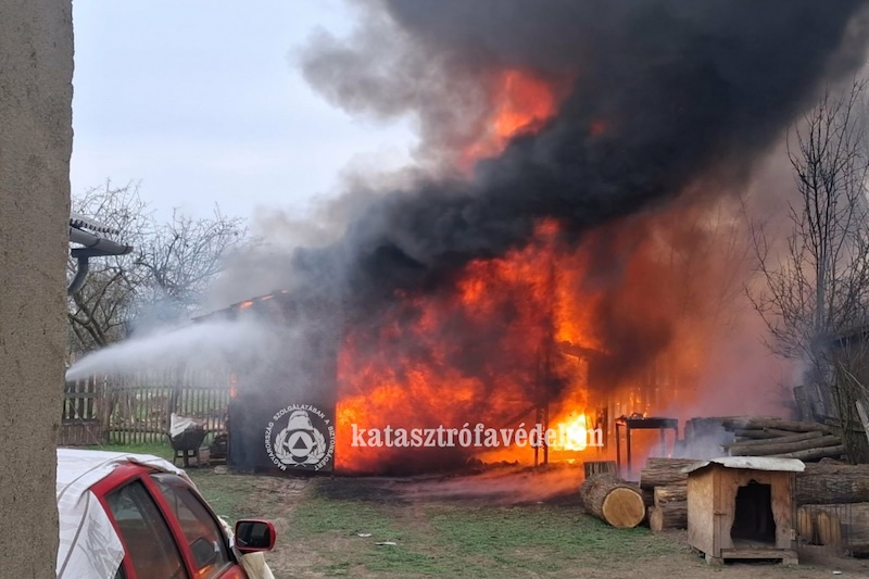 Elektromos hiba okozhatta a dövényi tüzet