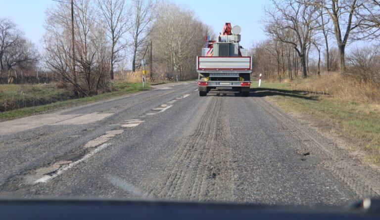 Még neki sem kezdtek az 52-es főút felújításának, pedig egy kormányhatározat szerint április 30-ig kellene befejezni – galériával