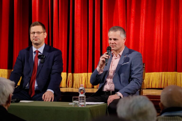 Egy gyűlés nem gyűlés? Nem találta kifogásolhatónak a szakképző iskolában tartott fideszes kampányfórumot a választási bizottság