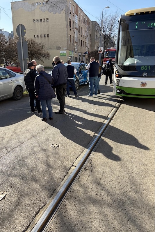 Villamos és autó ütközött a Bajcsy-Zsilinszky utcán Miskolcon