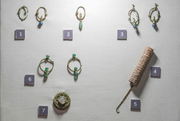 Új leletekkel bővült az avarok életét bemutató kiállítás a Cifrapalotában