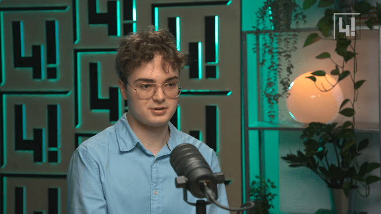 Kamera elé állt Gundalf néven ismert informatikus: tudatosan dezinformálta az Alkotmányvédelmi Hivatalt