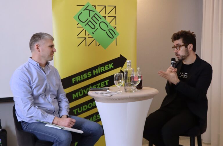 Panyi Szabolcs oknyomozó újságíró volt március 24-én a KecsUP Est vendége – a teljes beszélgetés (videó)