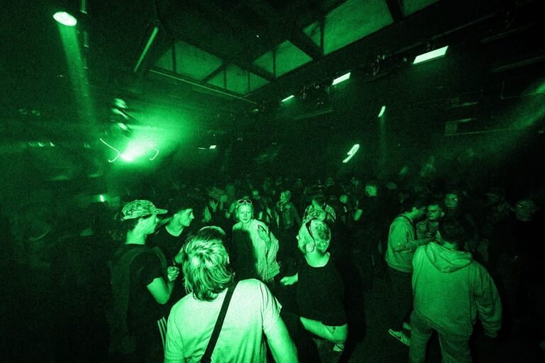 Újabb klub került lakat alá – a Turbina bezárása egy szélesebb hatósági hullám része