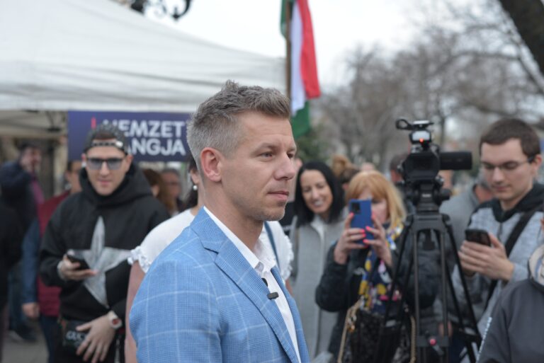Kedd este Kecskemét főterén tart gyűlést Magyar Péter