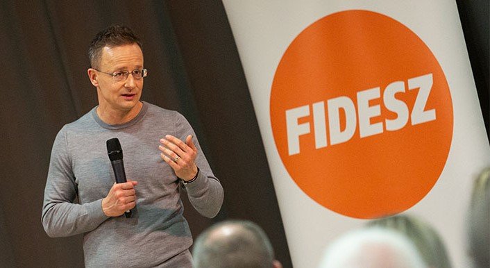 Panyi Szabolcs nyilvánosságra hozott egy telefonbeszélgetést Szijjártó és Lavrov között