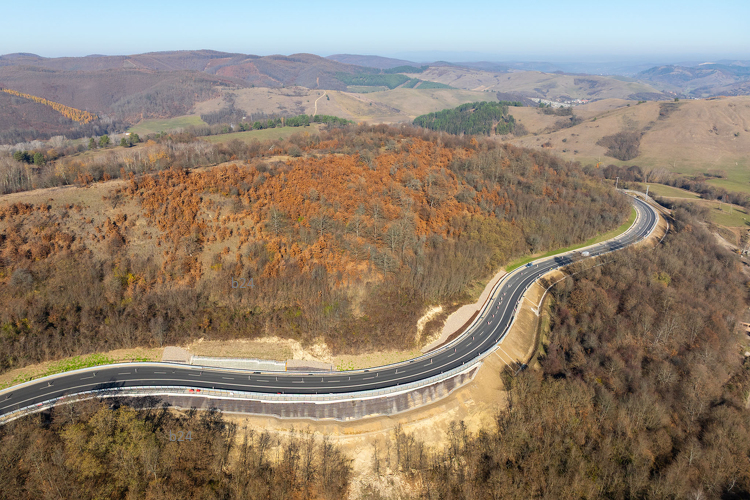 Kampányhajrá: elkészült a 25-ös főút felújított szakasza