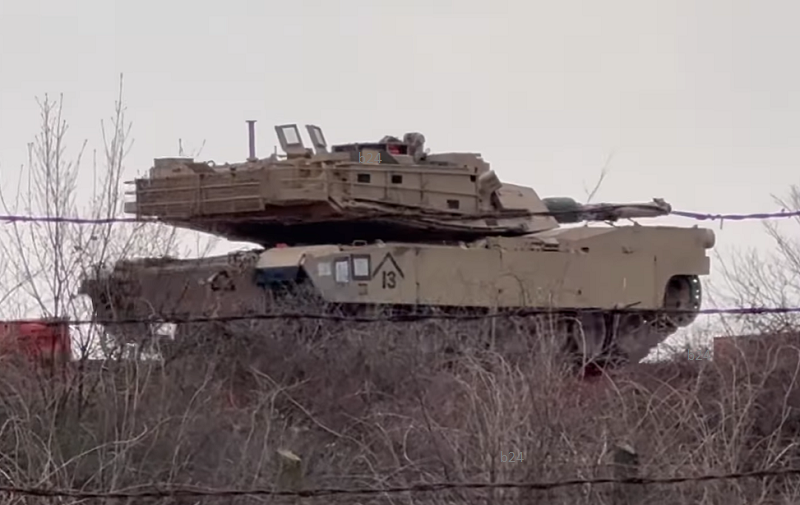 Ismét keresztülszállítottak BAZ megyén egy hadosztálynyi békepárti tankot