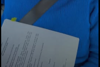 Lázár János a kampányvideó készítése közben véletlenül seregnyi minisztériumi dolgozó adatait szivárogtatta ki