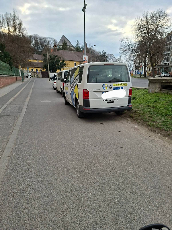 A miskolci Orbán-látogatás margójára: jött a seregnyi falubusz is, adófizetői pénzek nyíltan a Fidesz-kampányban