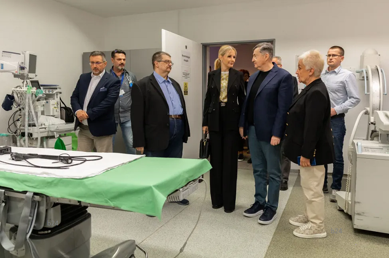 Mészáros Lőrinc jótékonysága a kampány célegyenesében, speciális ultrahang került egy BAZ megyei rendelőbe