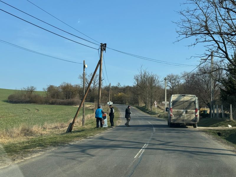 Borsod – falubusszal jár plakátolni a polgármester a kormánypárti jelöltnek
