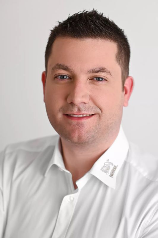 Nestlé – új igazató Szerencsen és Diósgyőrben (“hogyan készül” videóval a diósgyőri gyárból)