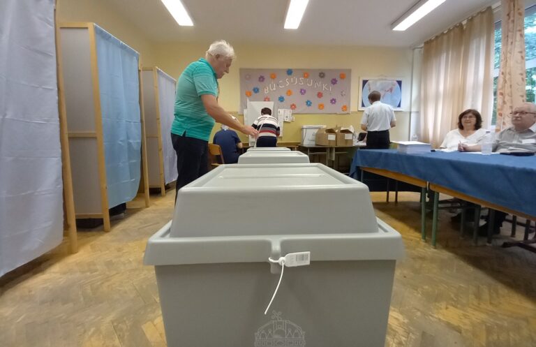 Mozgóurnát kérhetnek, akik nem tudnak elmenni szavazni április 12-én – mutatjuk a határidőket