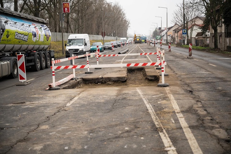 Megkezdődtek a munkálatok a 3-as és 26-os főút miskolci szakaszán, a buszmegállókkal kezdik