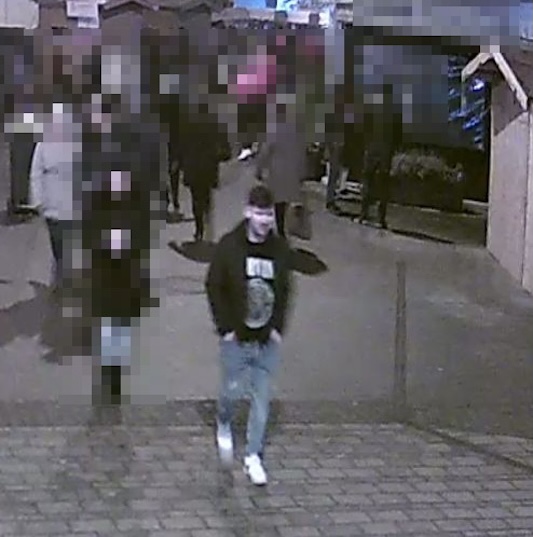 Éjjeli vandál a Király utcában – felismeri a miskolci rendőrség körözött férfijét?