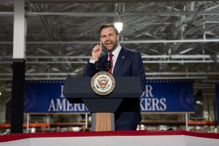 A kampány utolsó hetében Magyarországra érkezik J. D. Vance amerikai alelnök