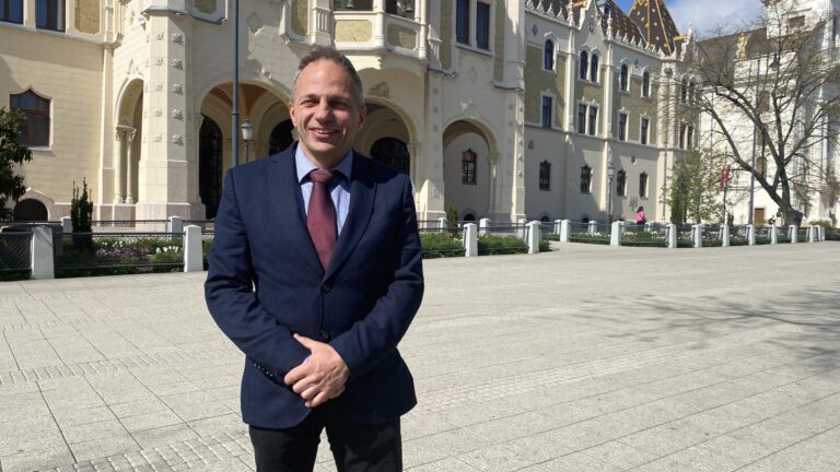 Visszalépett Szentgyörgyi Tibor Viktor független jelölt Bács-Kiskun 2-ben