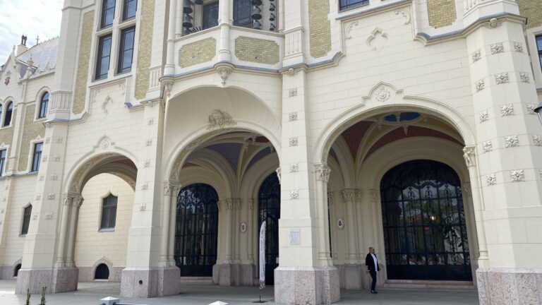 Állománygyűlést hívott össze a polgármester a kecskeméti városházán