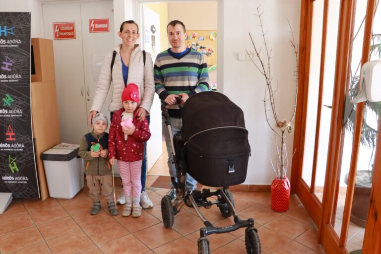 „A gyermekeink jövőjére gondolunk, hogy egy normális demokráciában nőjenek fel”