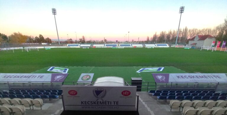 Hamarosan indul a városi oldali lelátó befedése a Széktói Stadionban