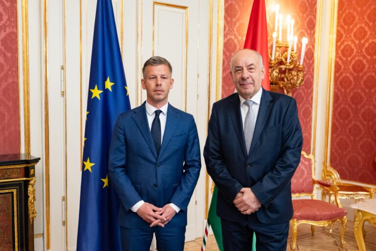 „Magyarország államfője nem pecsételőgép”: aláírásokat gyűjt a Fidesz Sulyok Tamás pozícióban tartásáért