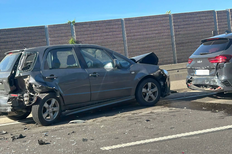 Komoly tömegbaleset az M3-ason Miskolc irányában – hat autó rohant egymásba