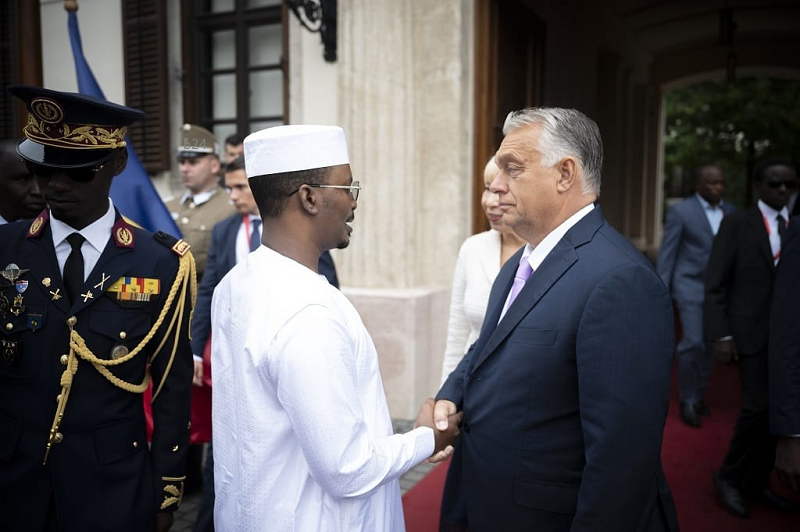 Előkerült a levél, amelyben a csádi elnök katonai segítséget kér Orbántól, közvetlen beavatkozásra is bevetette volna őket
