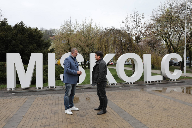 Most Hollósy Andráshoz költözik be Miskolcra Hajdú Péter (videóval)