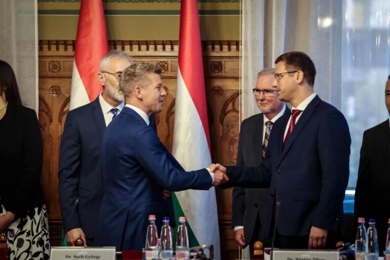 Magyar Péter felgyorsítaná a kormányalakítást, és az Országgyűlés alakuló ülésének napjára rendezvényt szervezne a Kossuth térre.