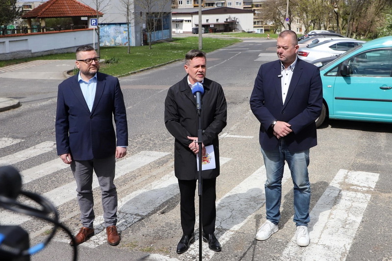 Választásig marad, utána megy? – Eltűnhet a komlóstetői ATM, politikai alku szaga lengi körül az ügyet