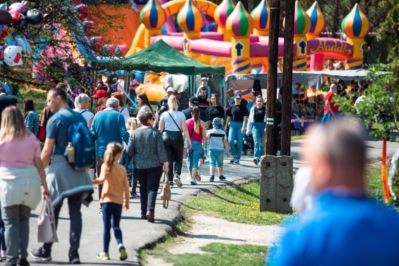 Koncertek, lézerharc, vidámpark, arcfestés, íjászkodás – színes programokkal vár minket a miskolci majális